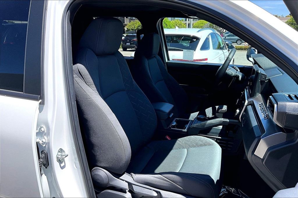 Certified 2025 Toyota Tacoma SR5 w/ SR5 Upgrade Package AWD/4WD image 29