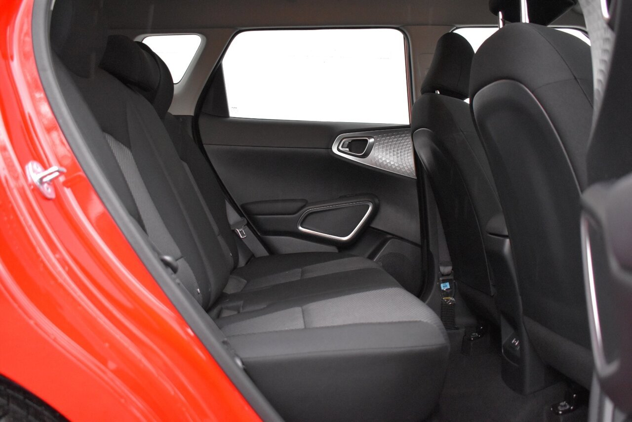 Used 2023 Kia Soul S FWD image 28