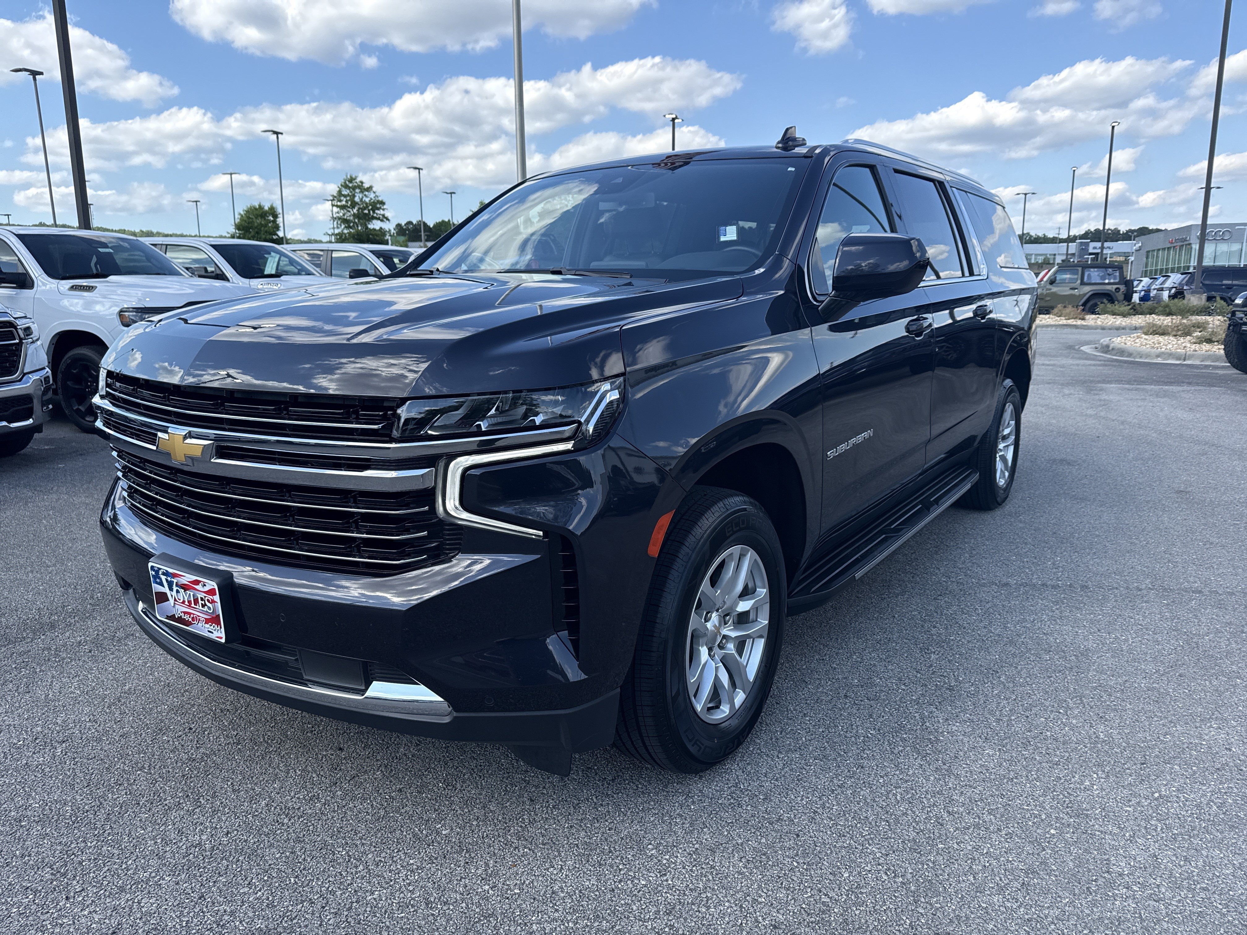 Used 2024 Chevrolet Suburban LT AWD/4WD image 3