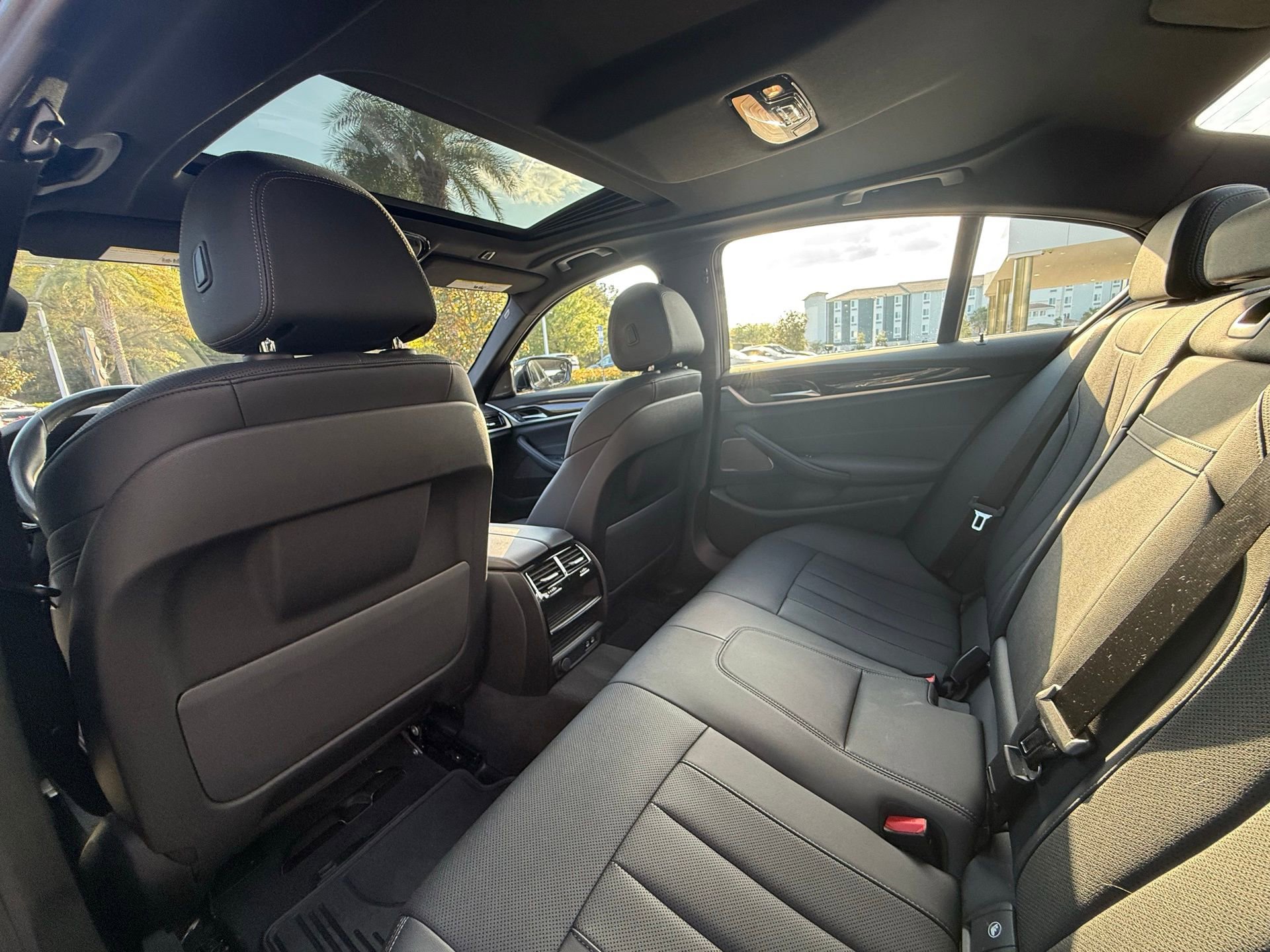 Used 2023 BMW 530e xDrive w/ Premium Package image 24