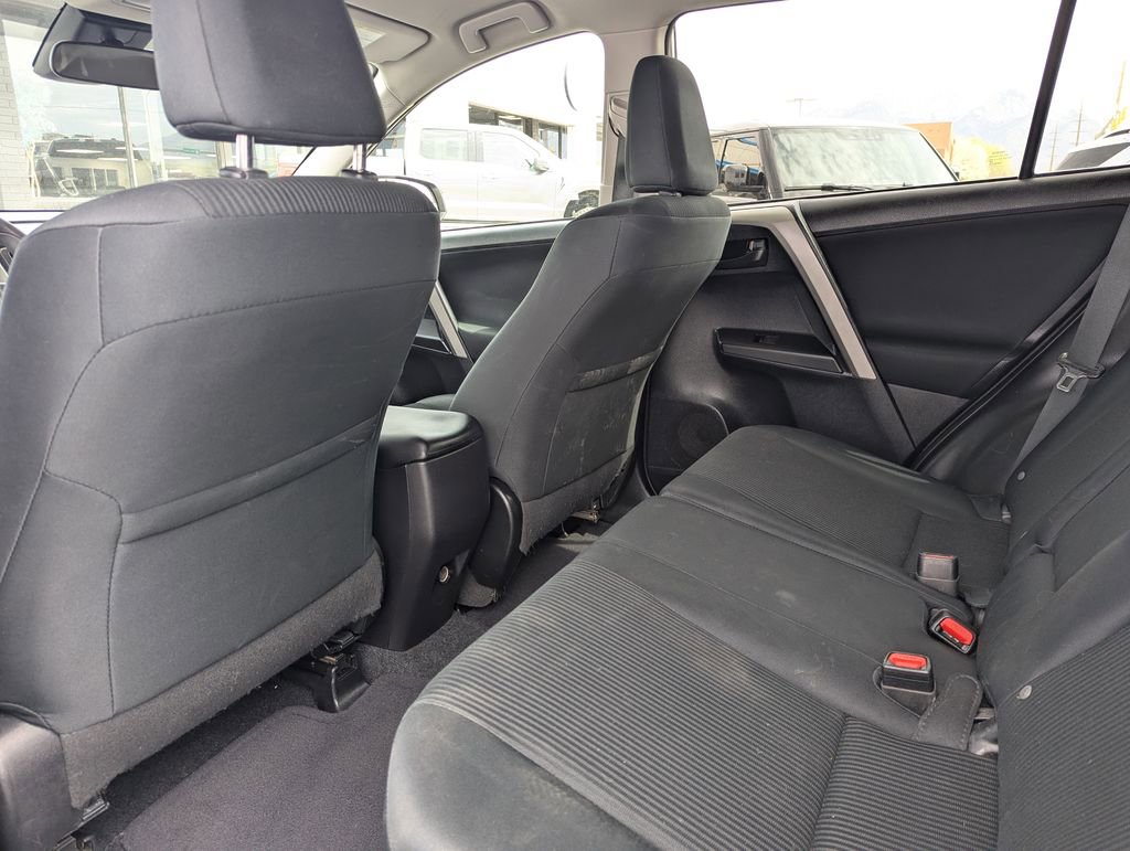 Used 2017 Toyota RAV4 LE FWD image 31