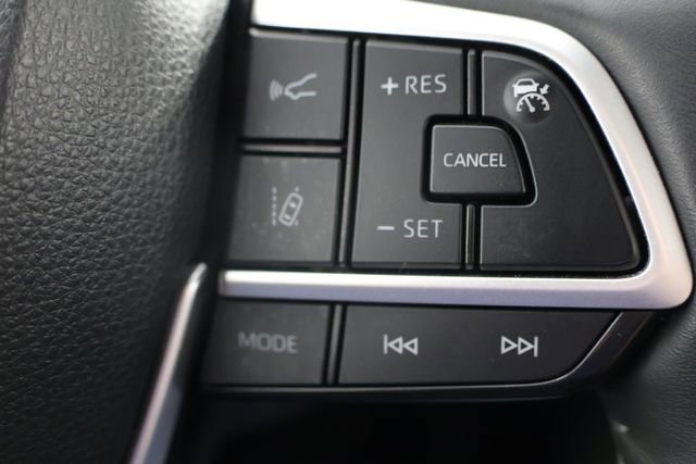 Used 2024 Toyota Highlander Platinum image 12