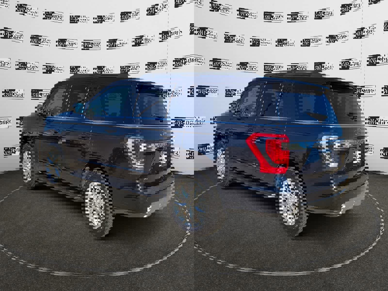 Used 2021 Ford Expedition XLT image 4