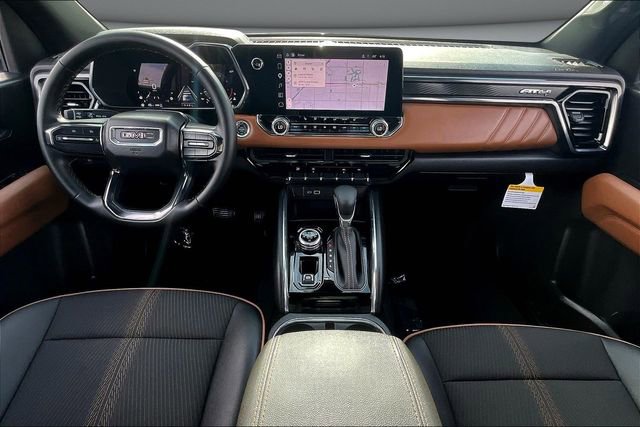 Used 2025 GMC Canyon AT4 image 8