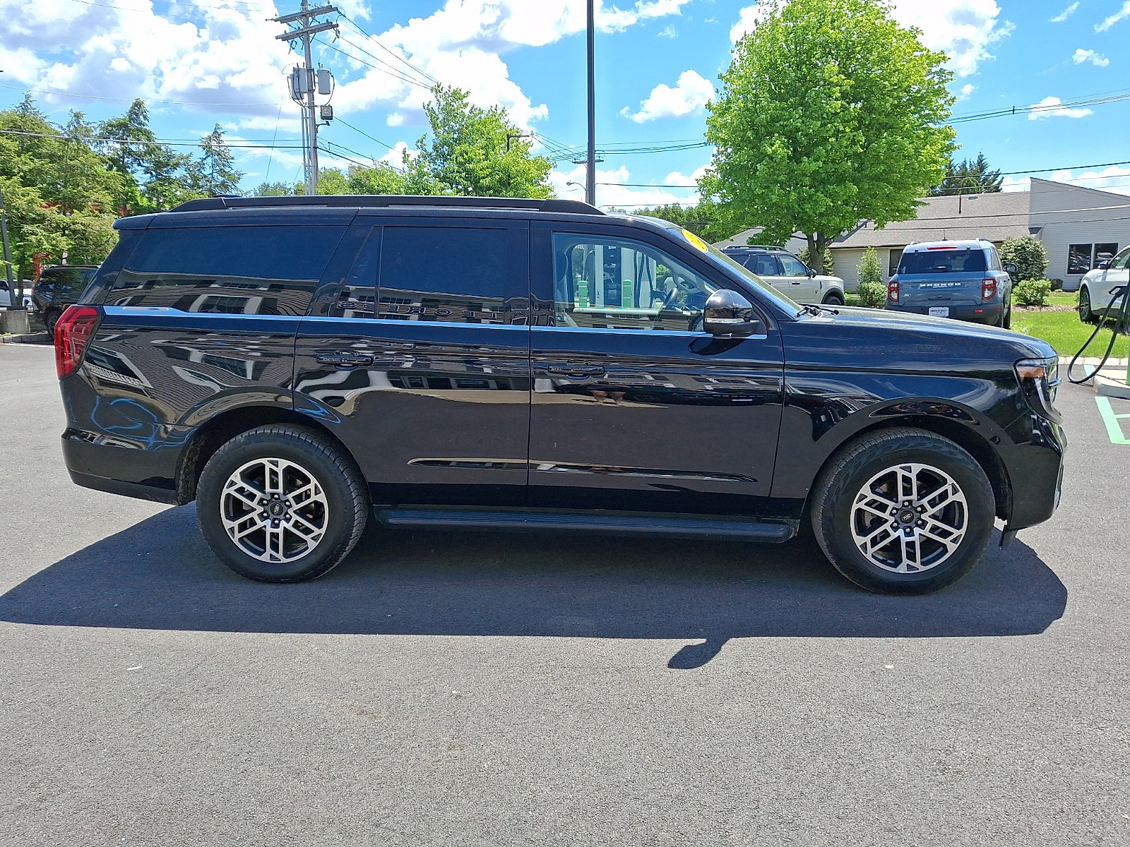 Certified 2025 Ford Expedition Active AWD/4WD image 4