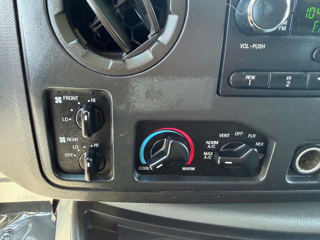 Used 2009 Ford E-350 and Econoline 350 Super Duty Wagon RWD image 33