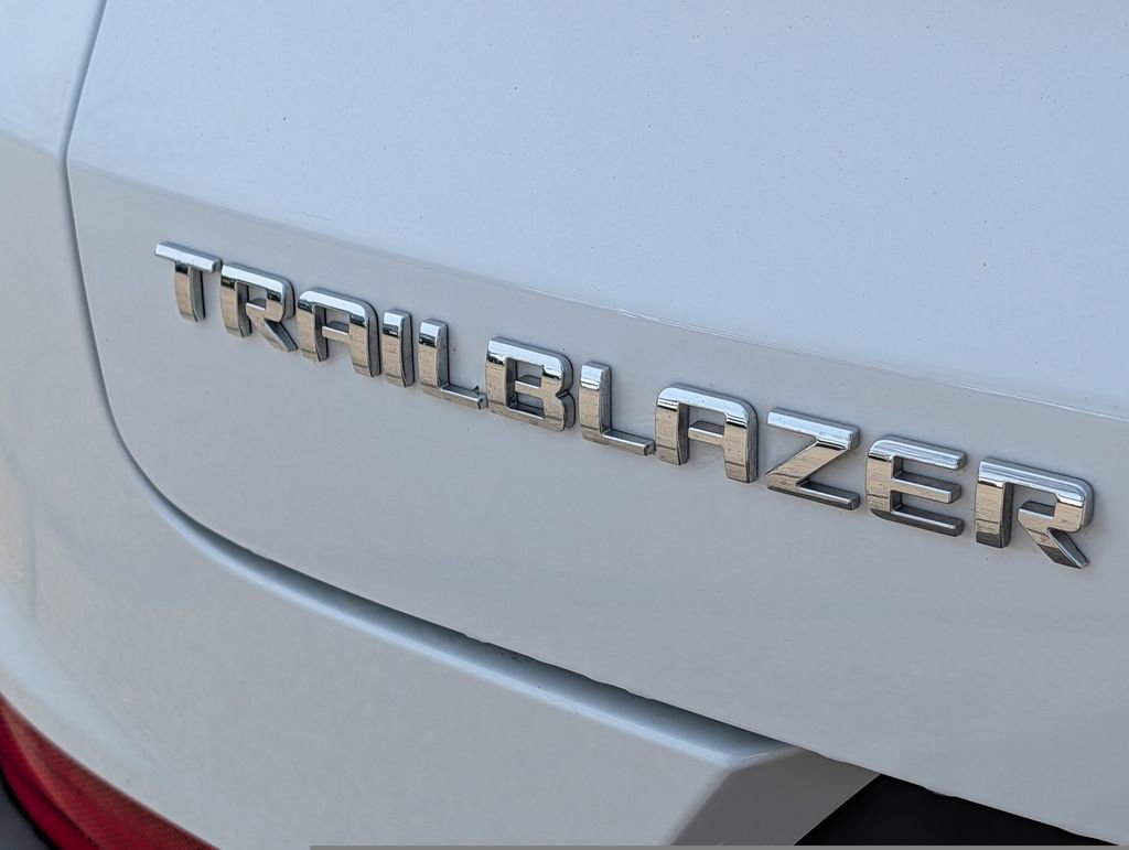 Used 2025 Chevrolet TrailBlazer LT FWD image 11