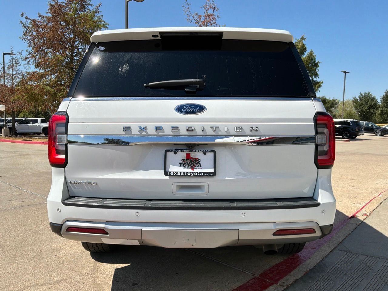Used 2024 Ford Expedition Limited AWD/4WD image 7