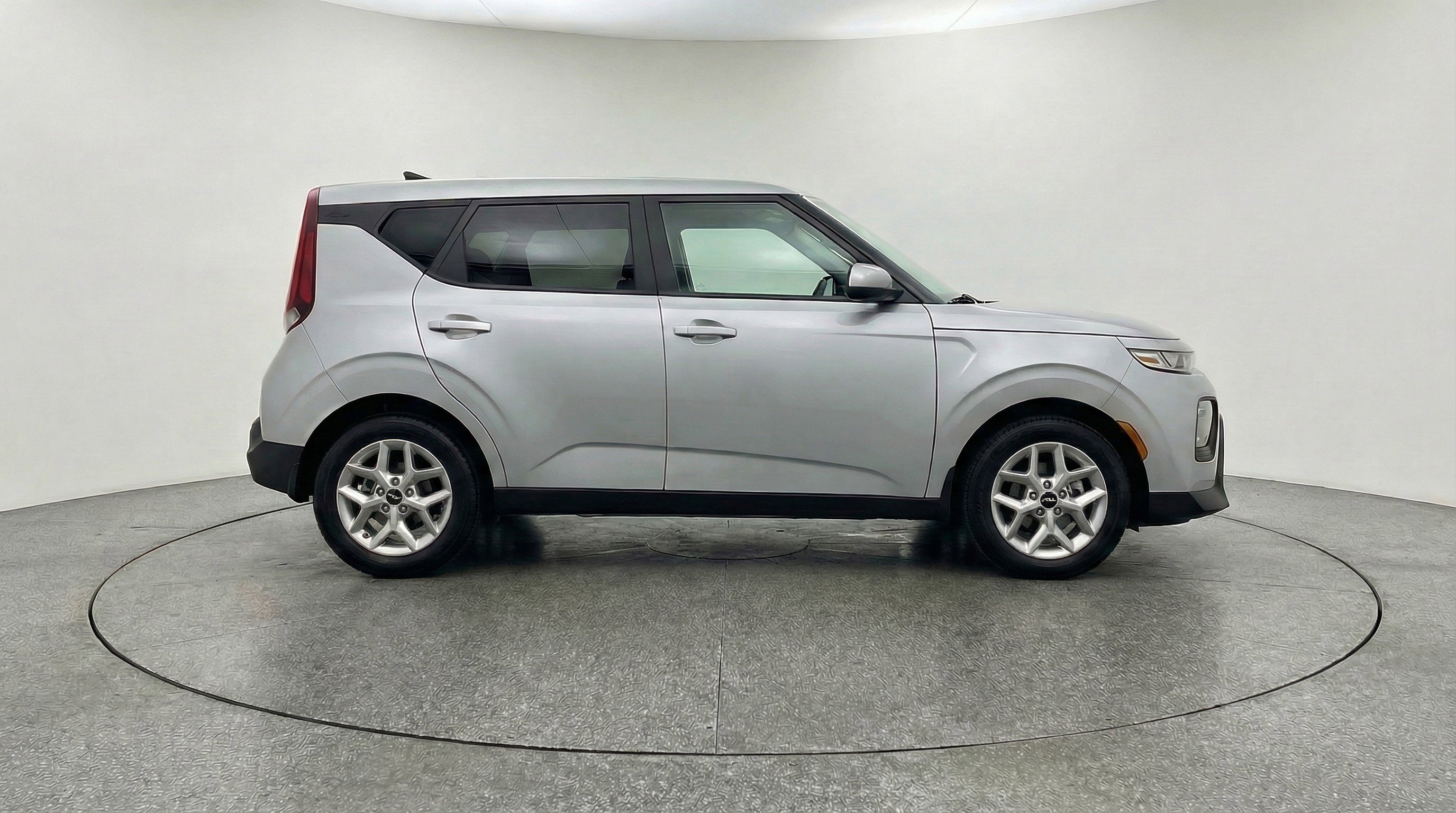Used 2025 Kia Soul LX w/ LX Technology Package image 11