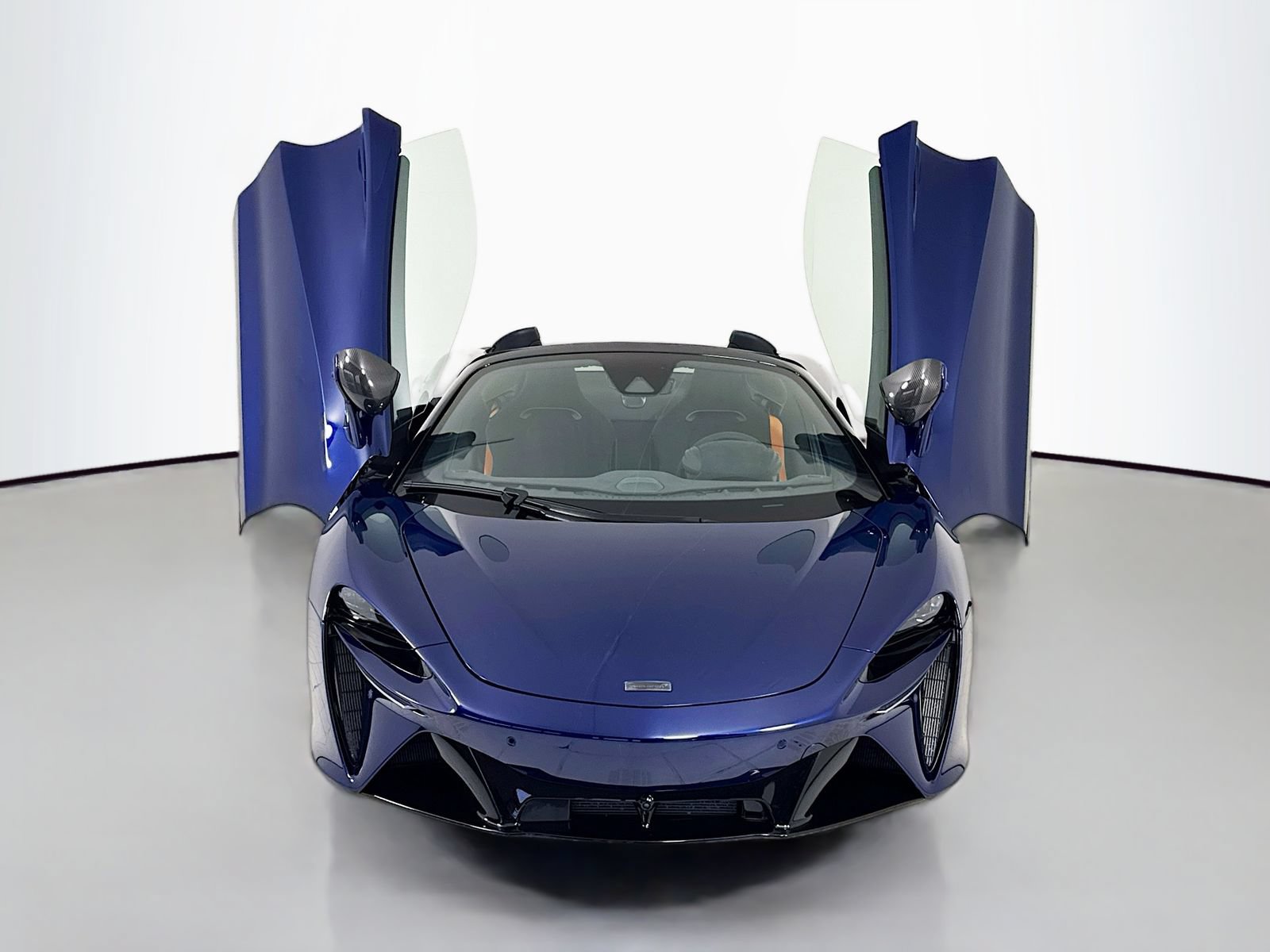 Used 2025 McLaren Artura Spider RWD image 2