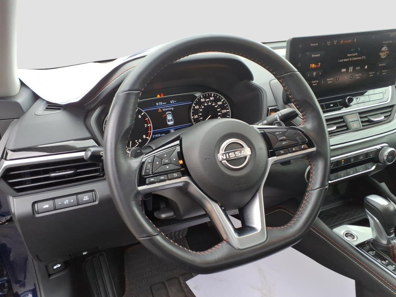 Used 2023 Nissan Altima 2.5 SR w/ SR Premium Package image 12