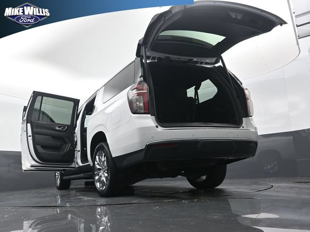 Used 2022 Chevrolet Suburban LT RWD image 30