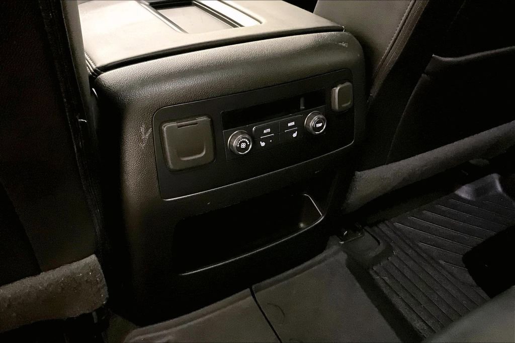 Used 2018 GMC Yukon SLT AWD/4WD image 10