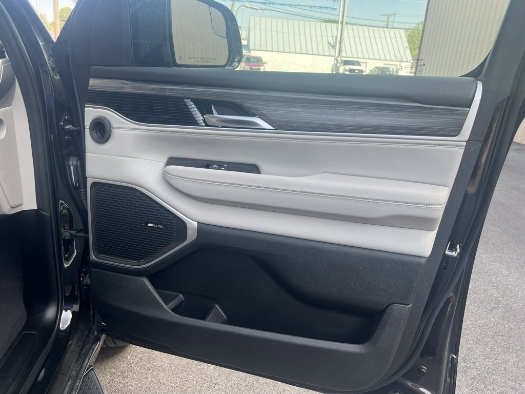 New 2024 Jeep Wagoneer L Series II w/ HD Trailer Tow Package image 27