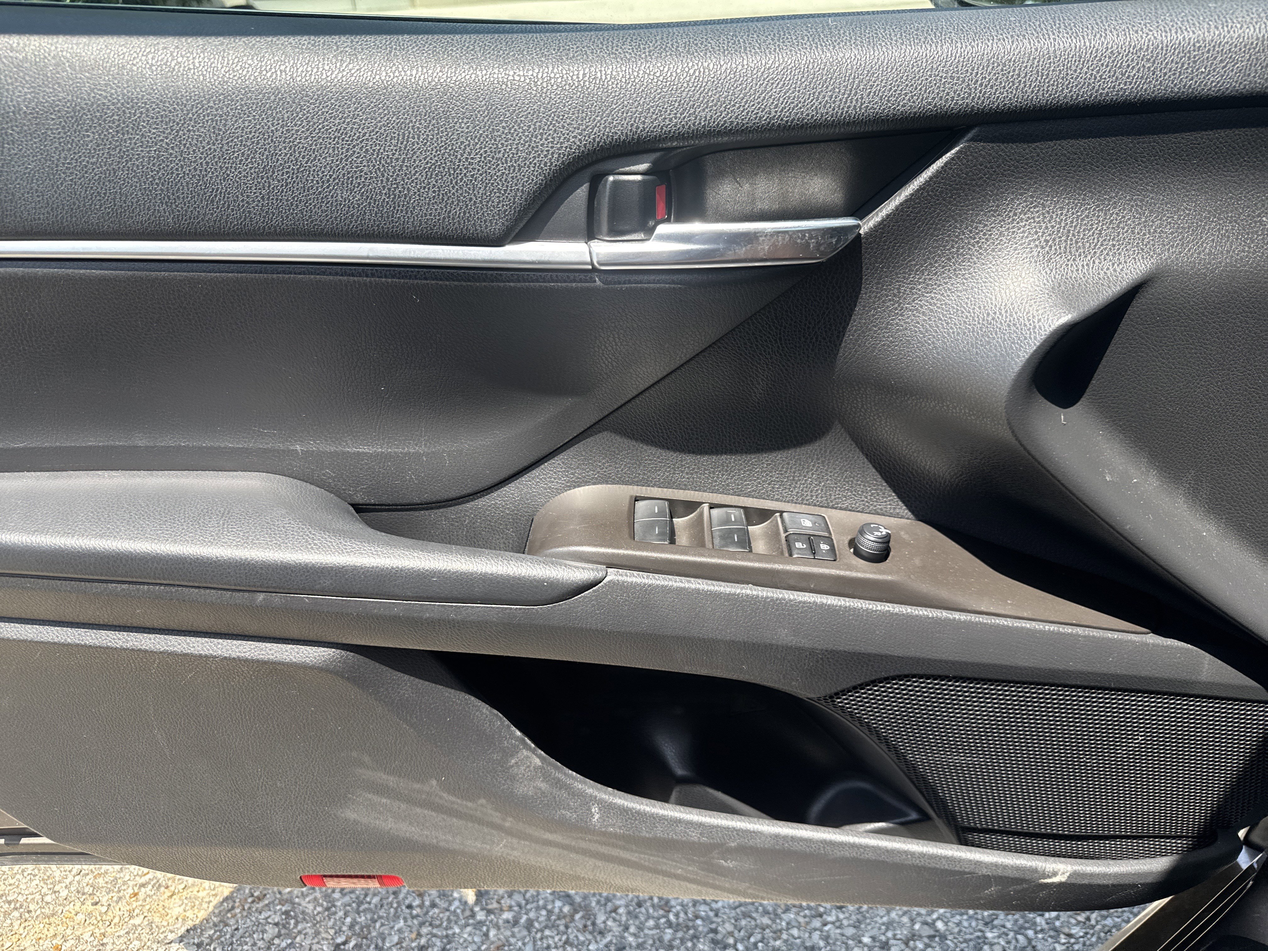 Used 2023 Toyota Camry SE FWD image 9