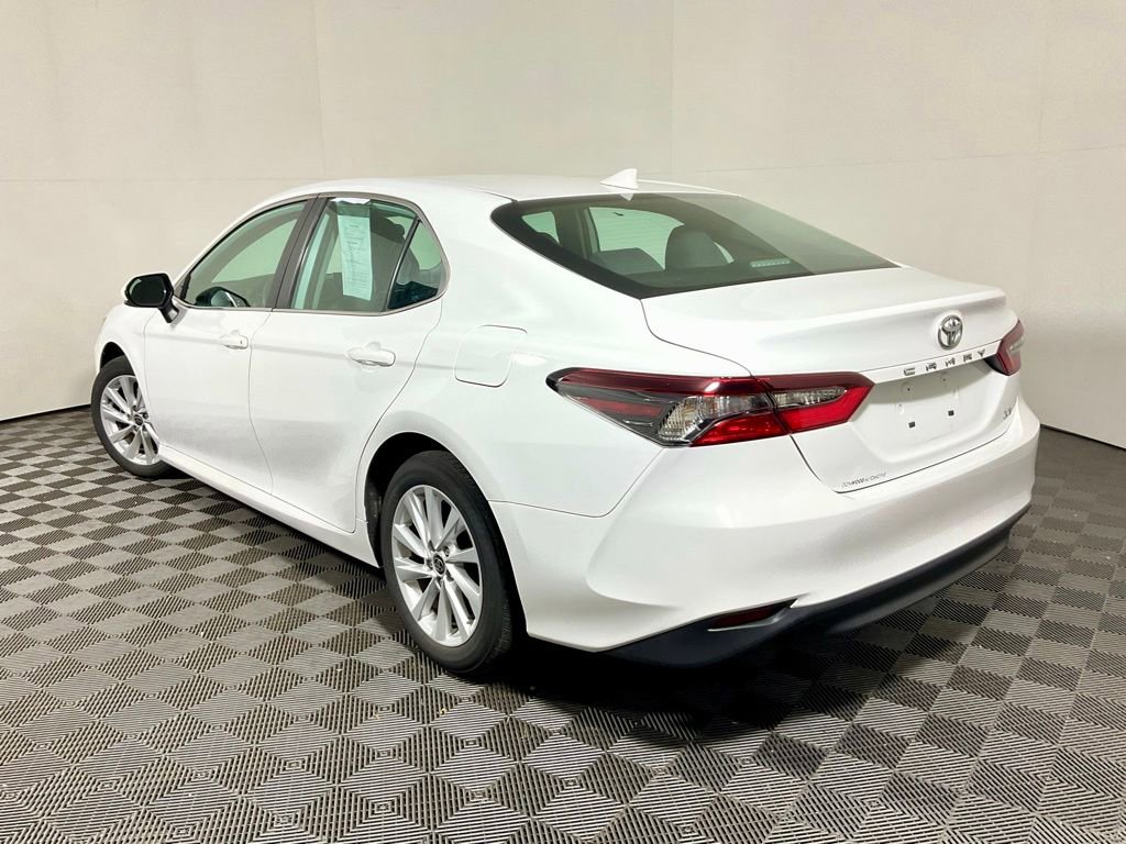 Used 2022 Toyota Camry LE FWD image 11