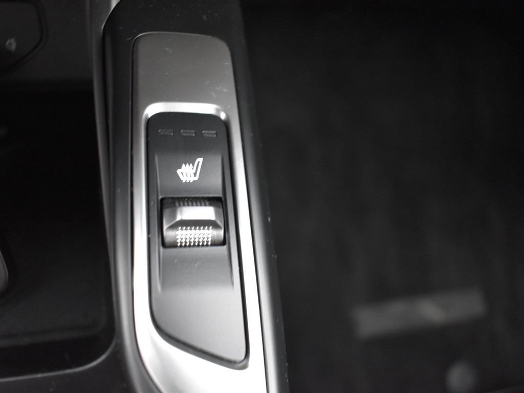 Used 2025 Kia Sorento S image 25