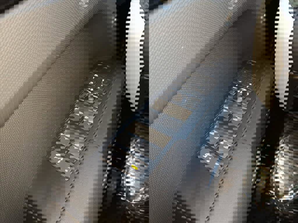 Used 2025 Land Rover Defender 110 S image 22