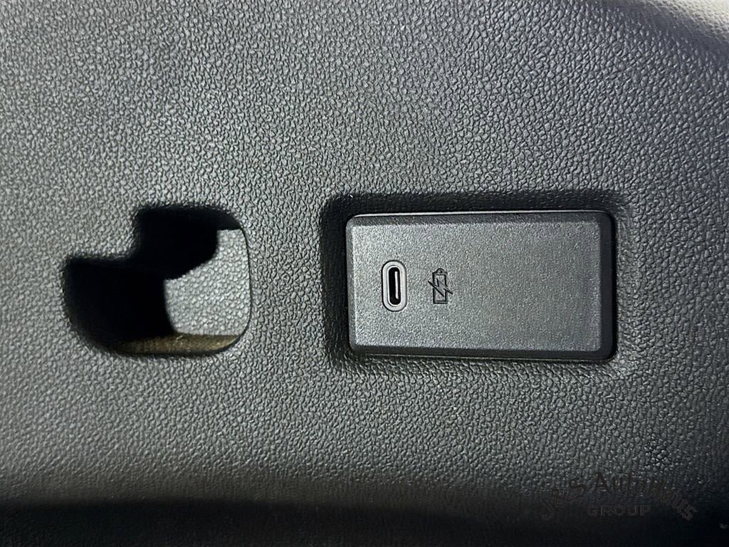 Used 2023 Chevrolet Suburban Premier AWD/4WD image 30