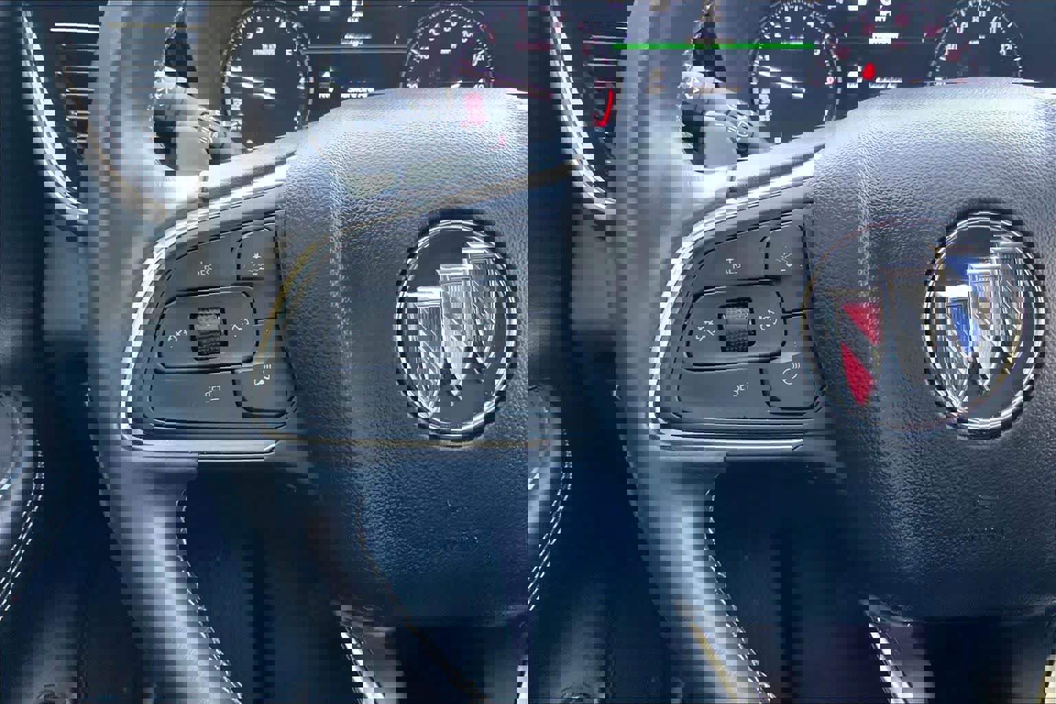 Used 2023 Buick Envision Avenir image 16