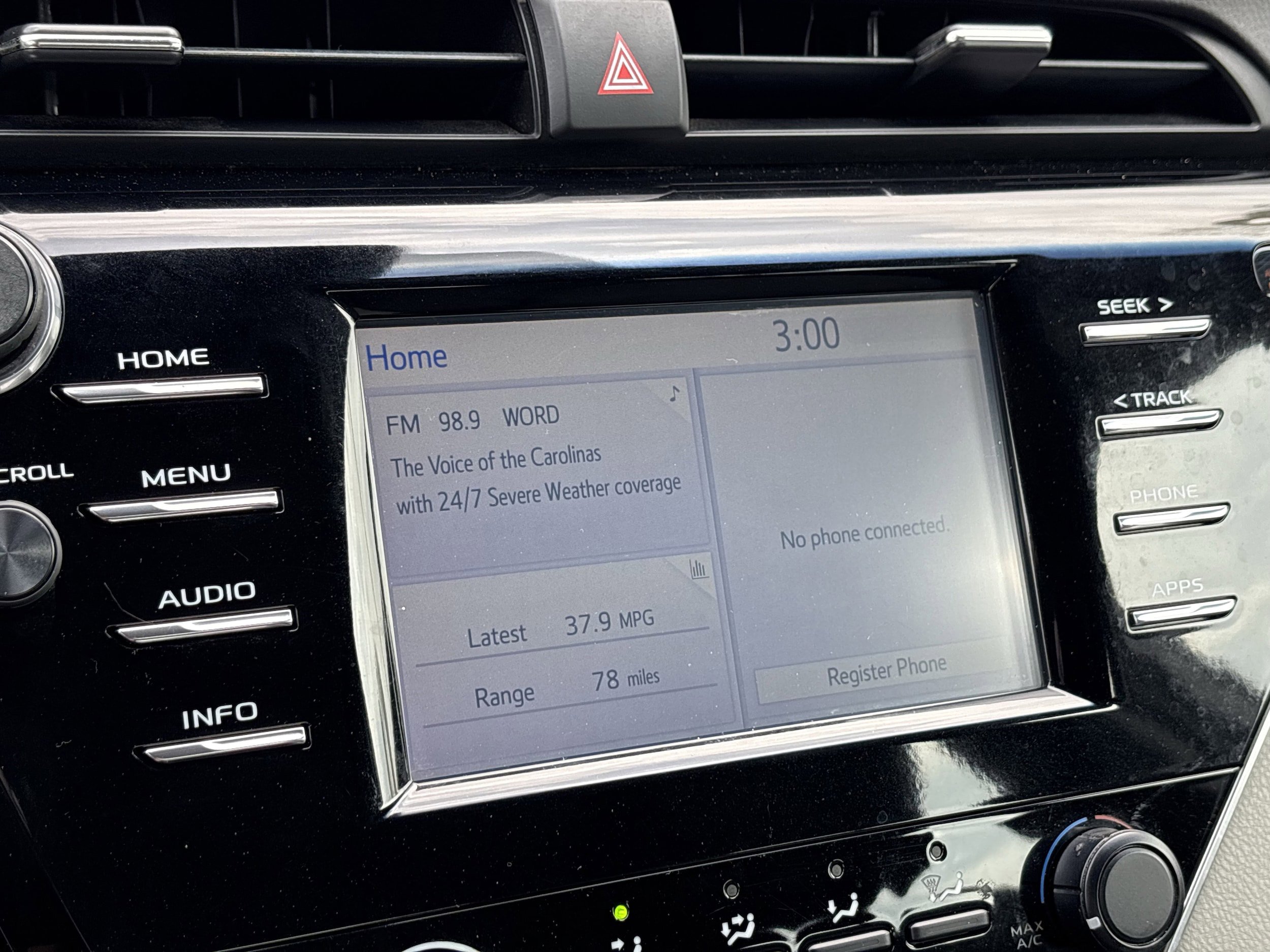 Used 2018 Toyota Camry LE FWD image 21