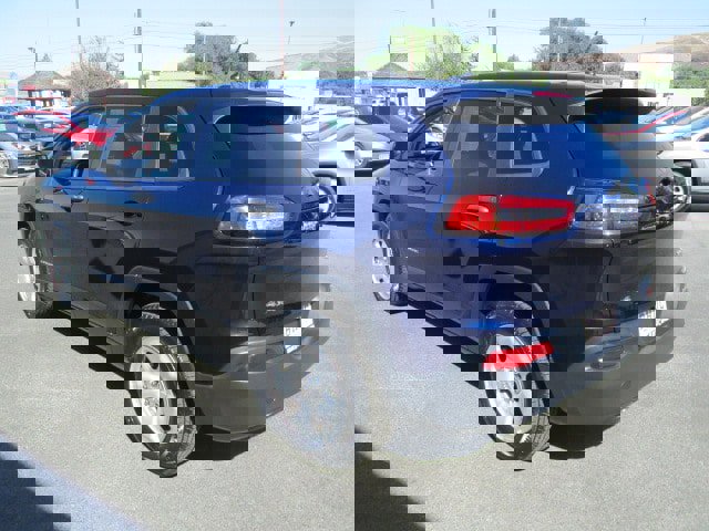 Used 2016 Jeep Cherokee Sport image 4