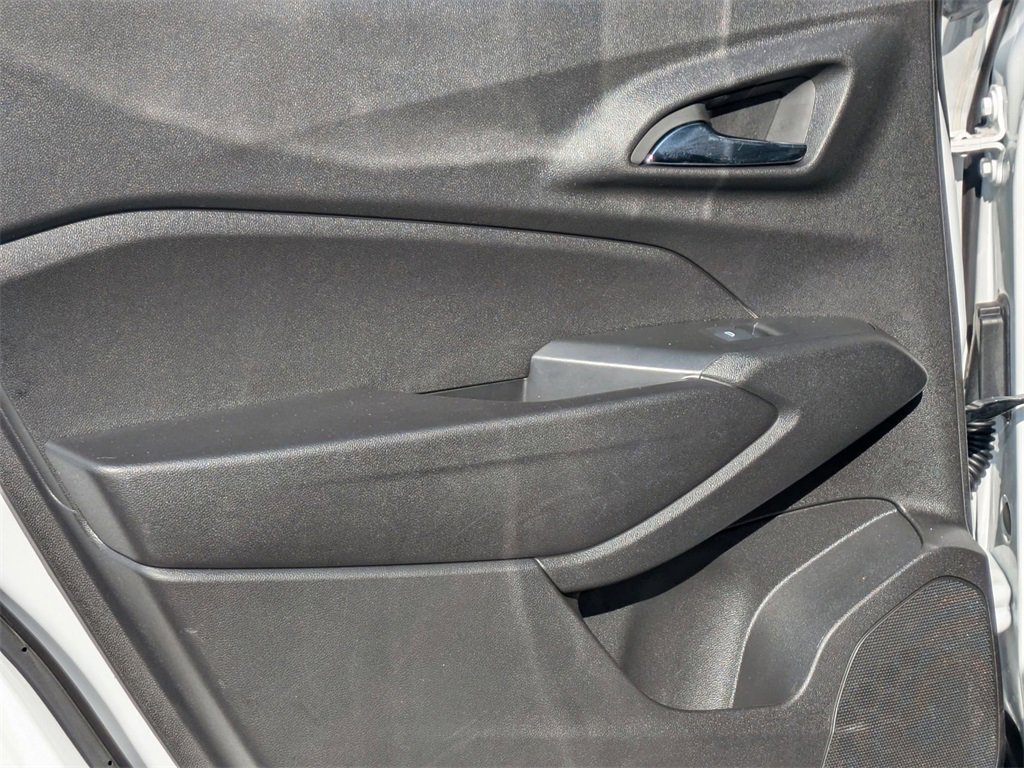 Used 2025 Chevrolet Trax LT w/ LT Convenience Package image 25