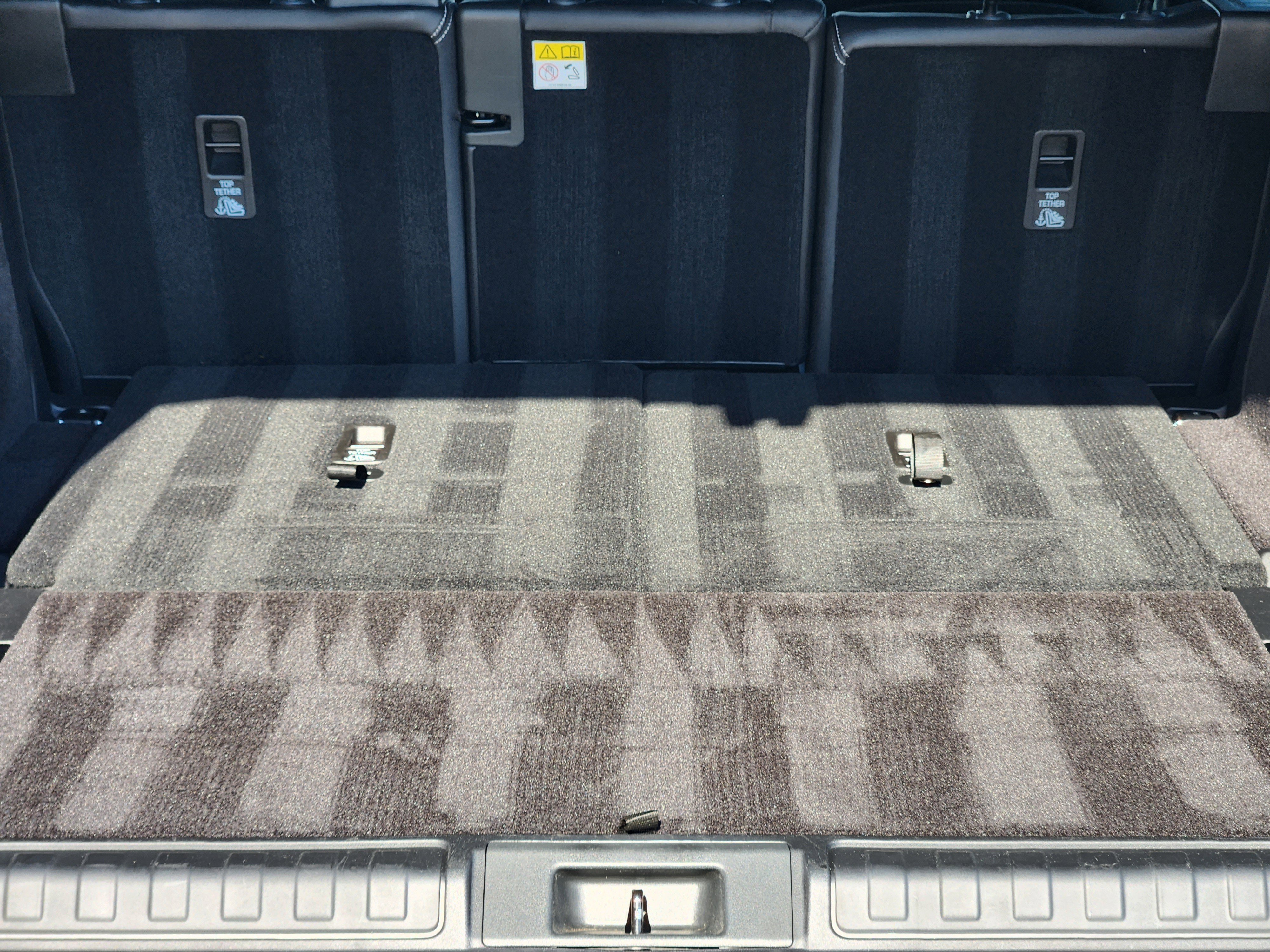 Certified 2024 Land Rover Discovery Dynamic SE image 36