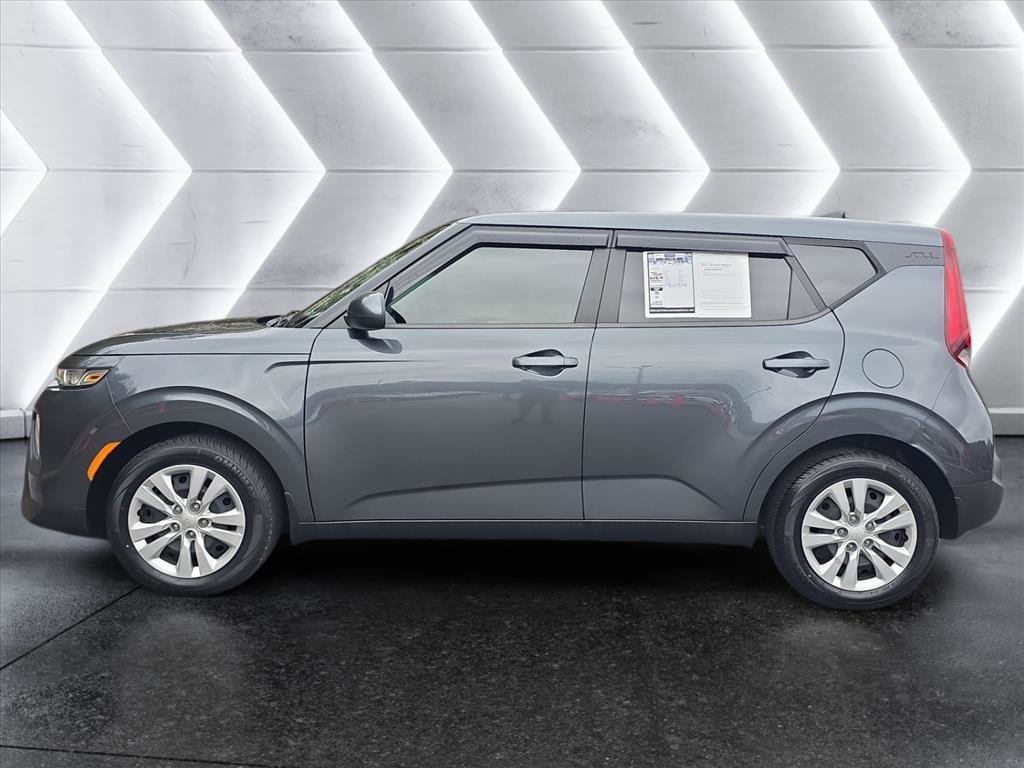 Used 2022 Kia Soul LX image 2
