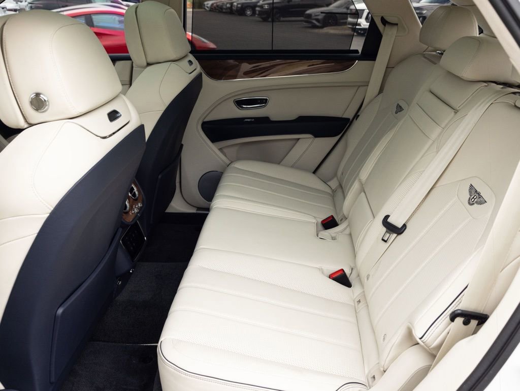 Used 2024 Bentley Bentayga image 57