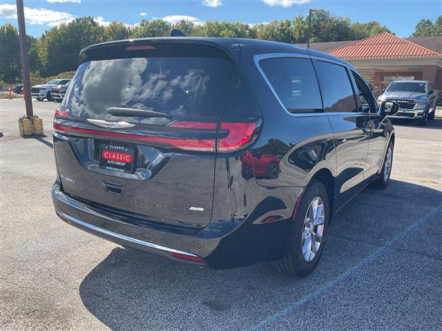 New 2026 Chrysler Pacifica Select image 5