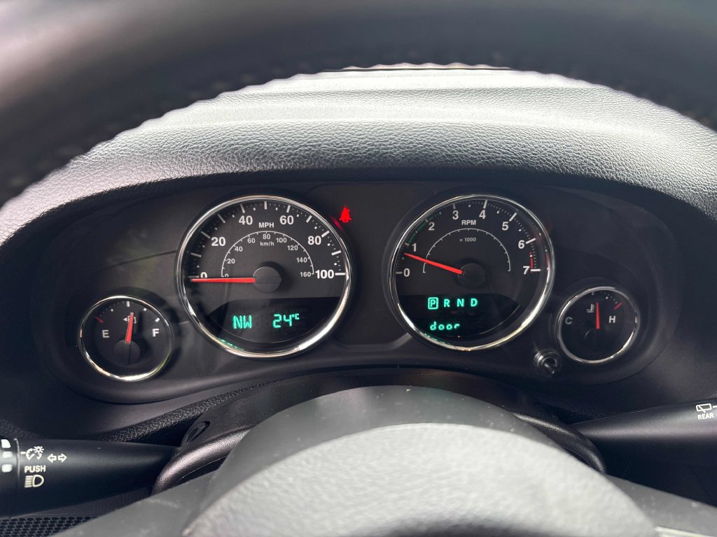 Used 2015 Jeep Wrangler Unlimited Sahara AWD/4WD image 12