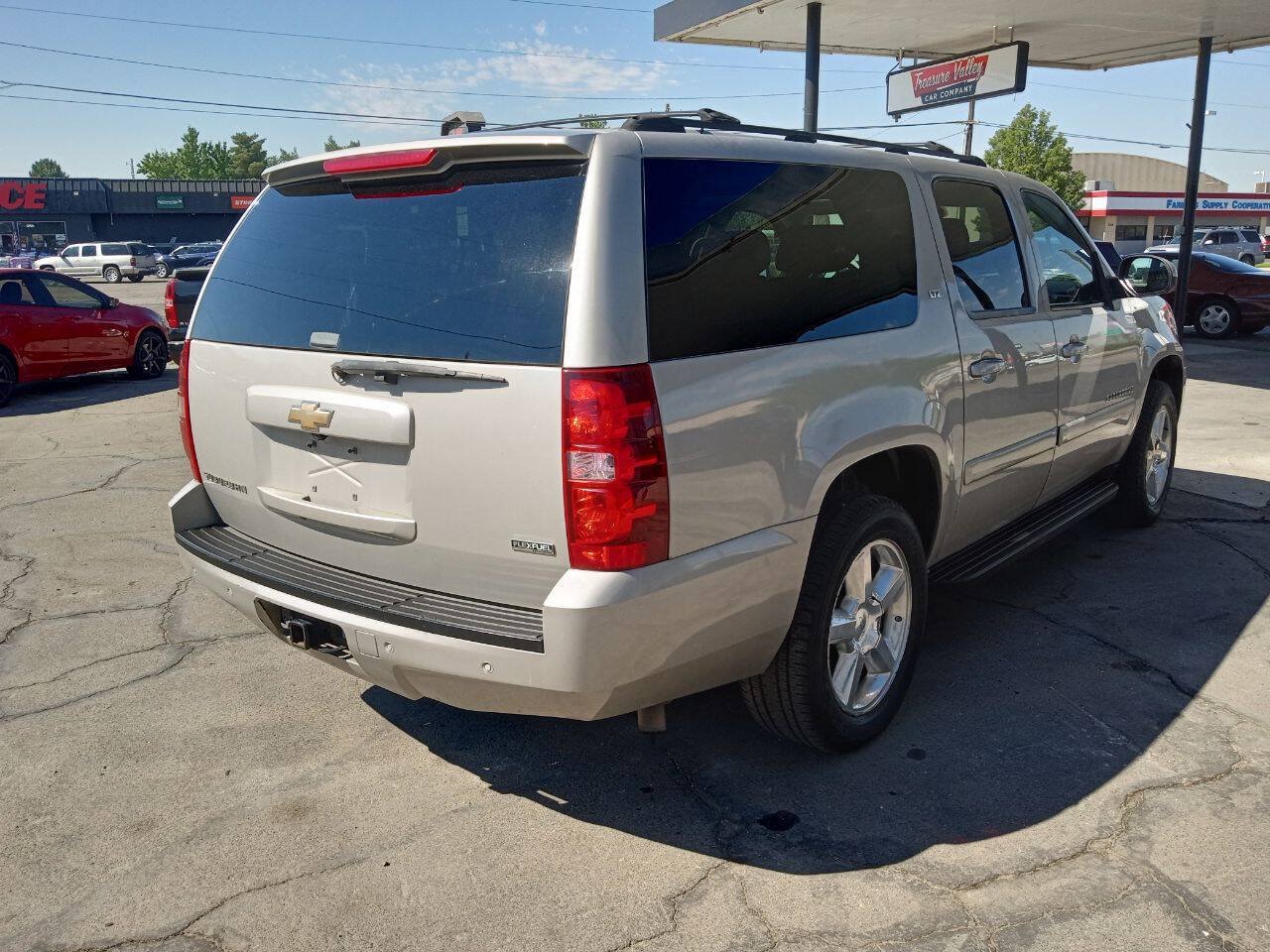 Used 2007 Chevrolet Suburban LTZ w/ LTZ Preferred Equipment Group AWD/4WD image 5