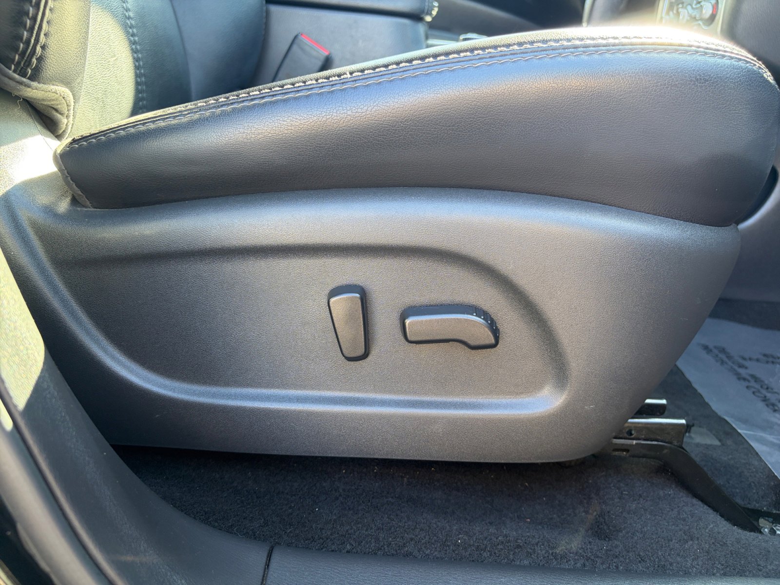 Used 2018 Nissan Pathfinder SL AWD/4WD image 29
