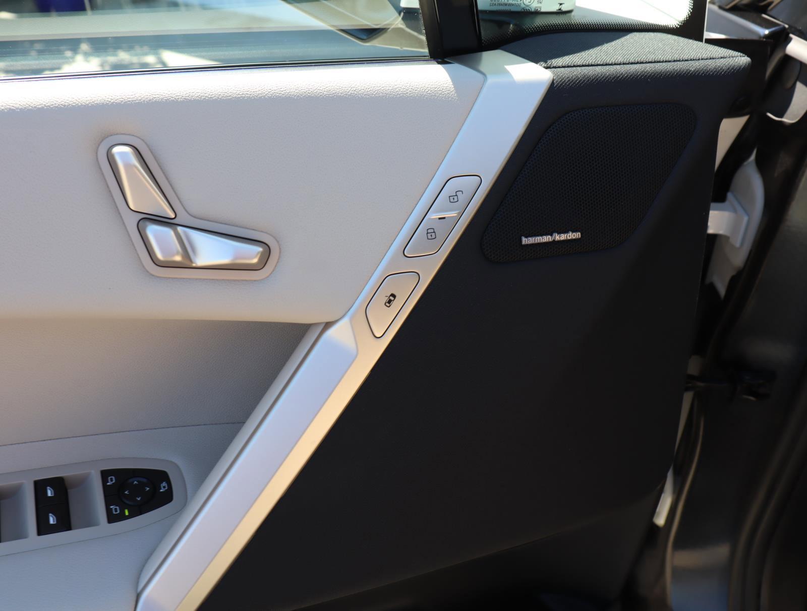 Used 2025 BMW iX xDrive50 w/ Convenience Package image 16