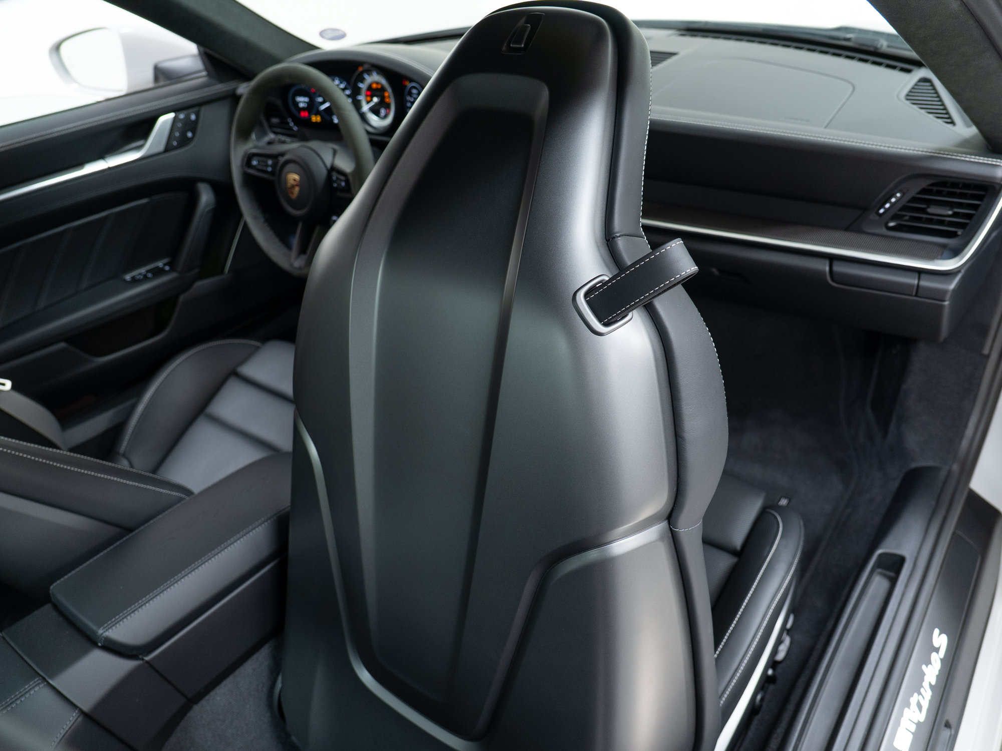 Certified 2025 Porsche 911 Turbo S AWD/4WD image 31