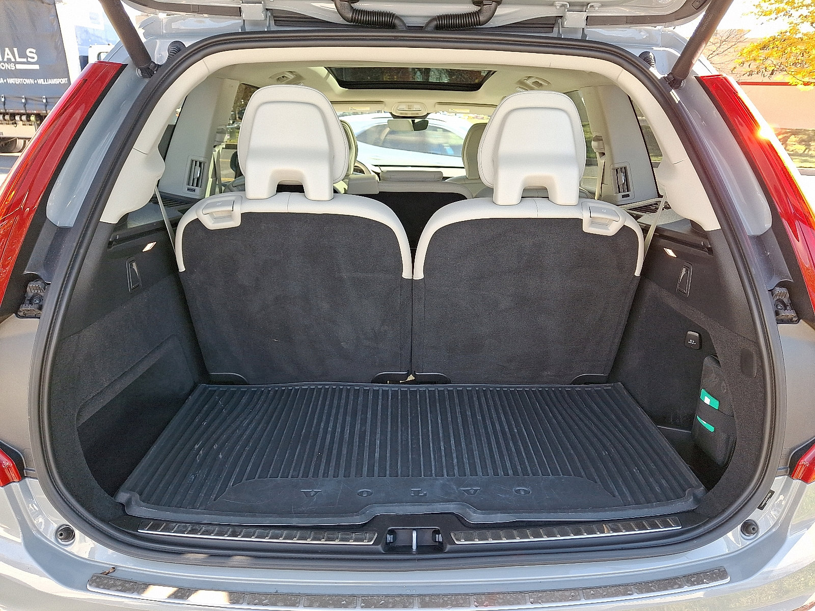 Used 2024 Volvo XC90 T8 Plus w/ Protection Package Premier image 30