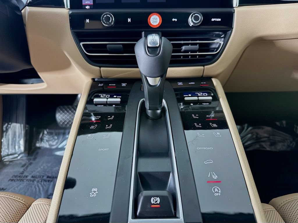Certified 2026 Porsche Macan AWD/4WD image 19