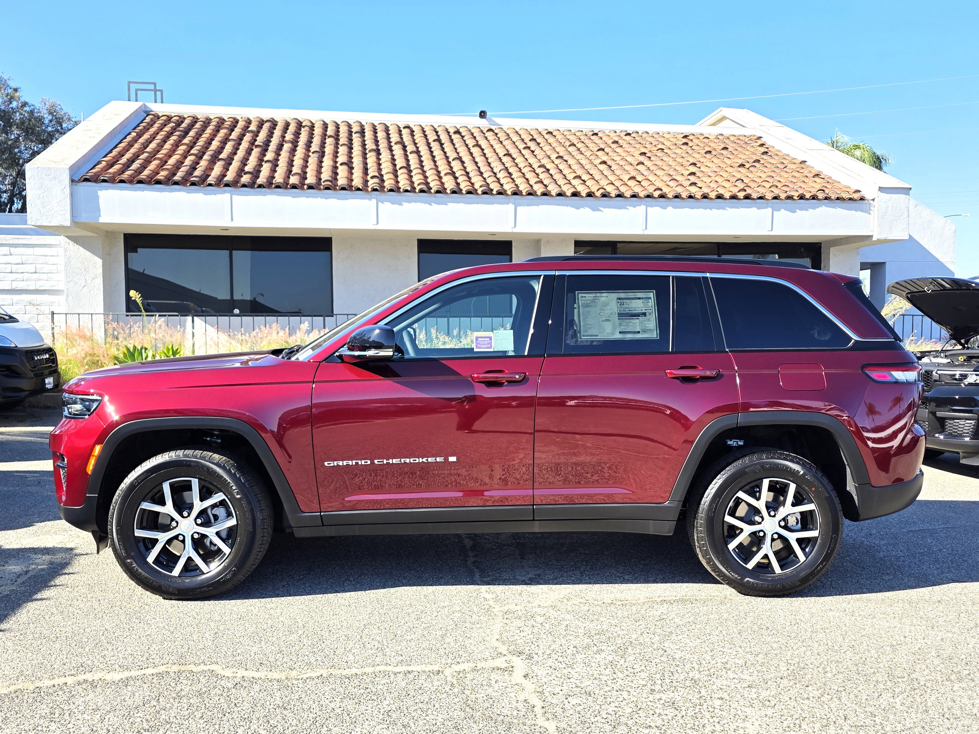 New 2025 Jeep Grand Cherokee Limited image 2