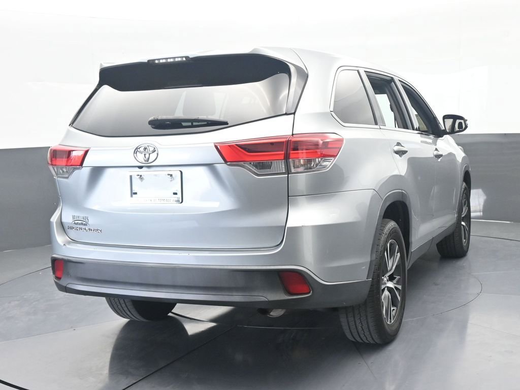 Used 2019 Toyota Highlander LE FWD image 5