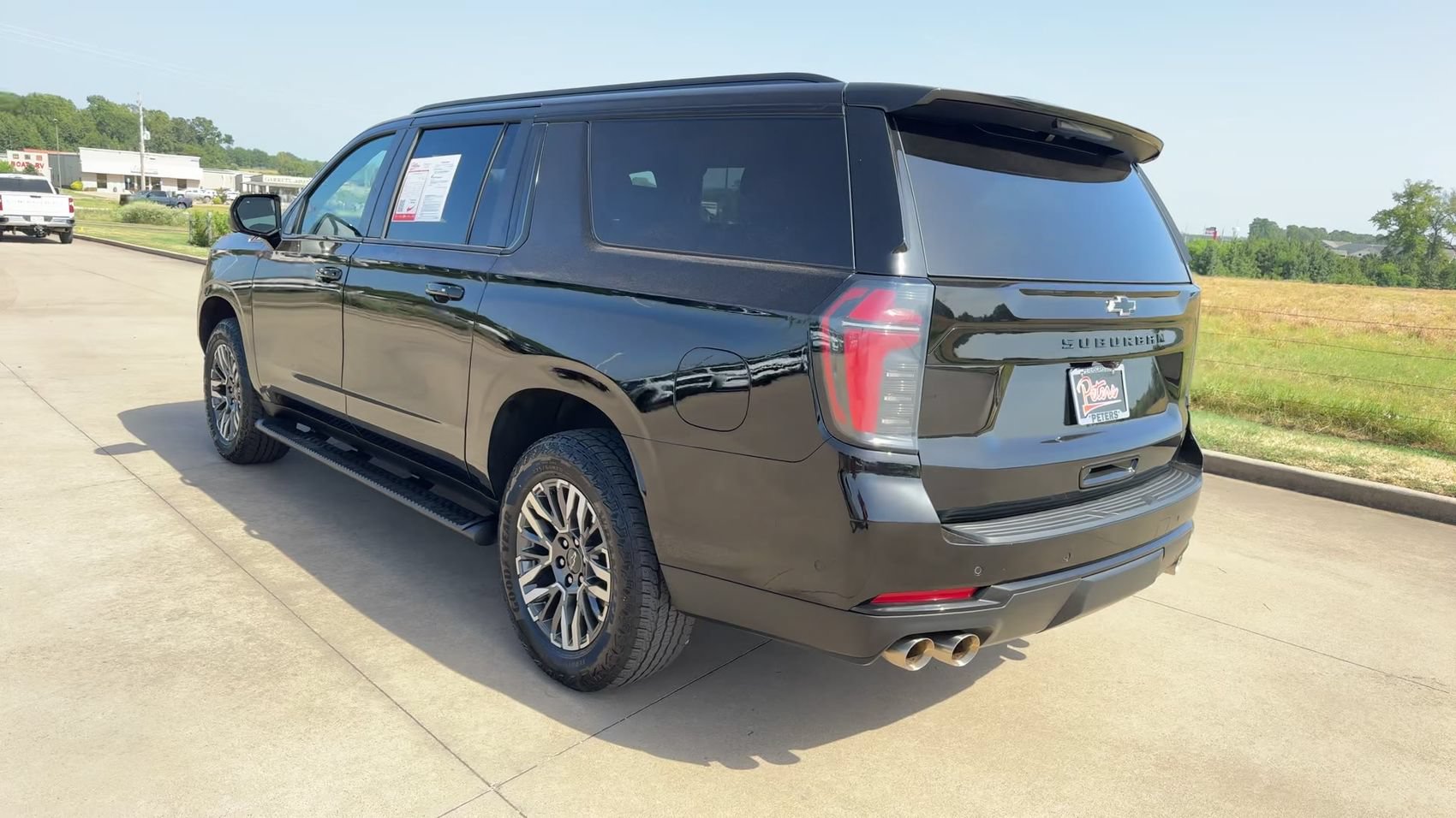 Used 2025 Chevrolet Suburban Z71 AWD/4WD image 7
