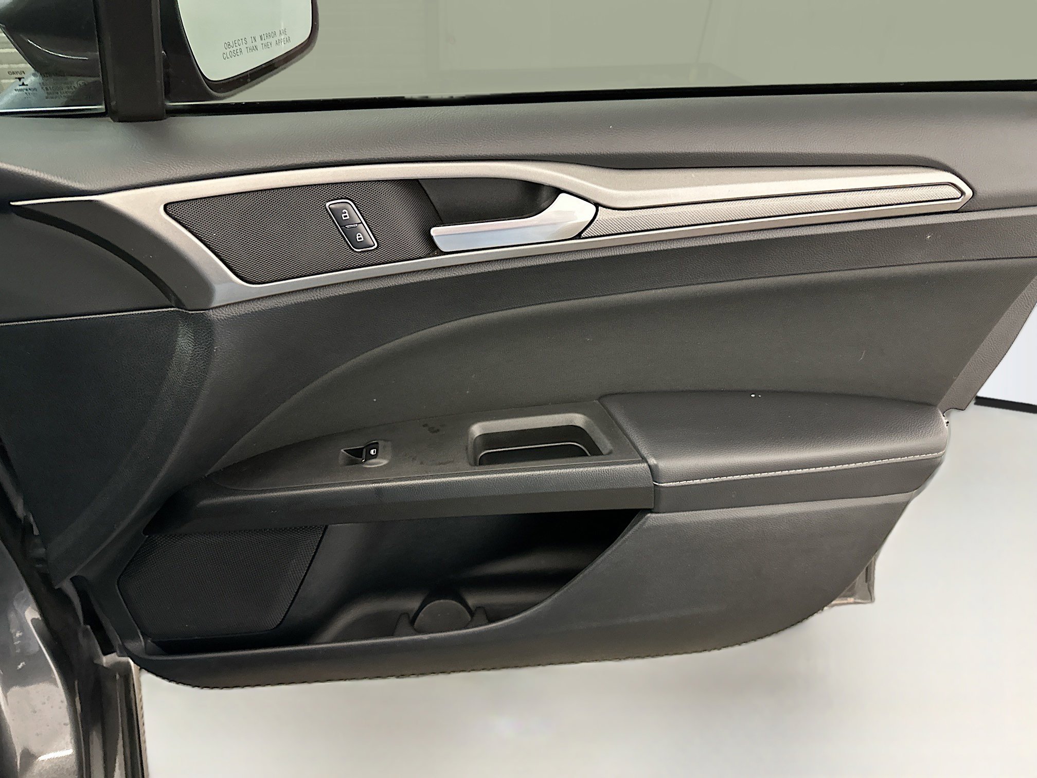 Used 2018 Ford Fusion SE image 32