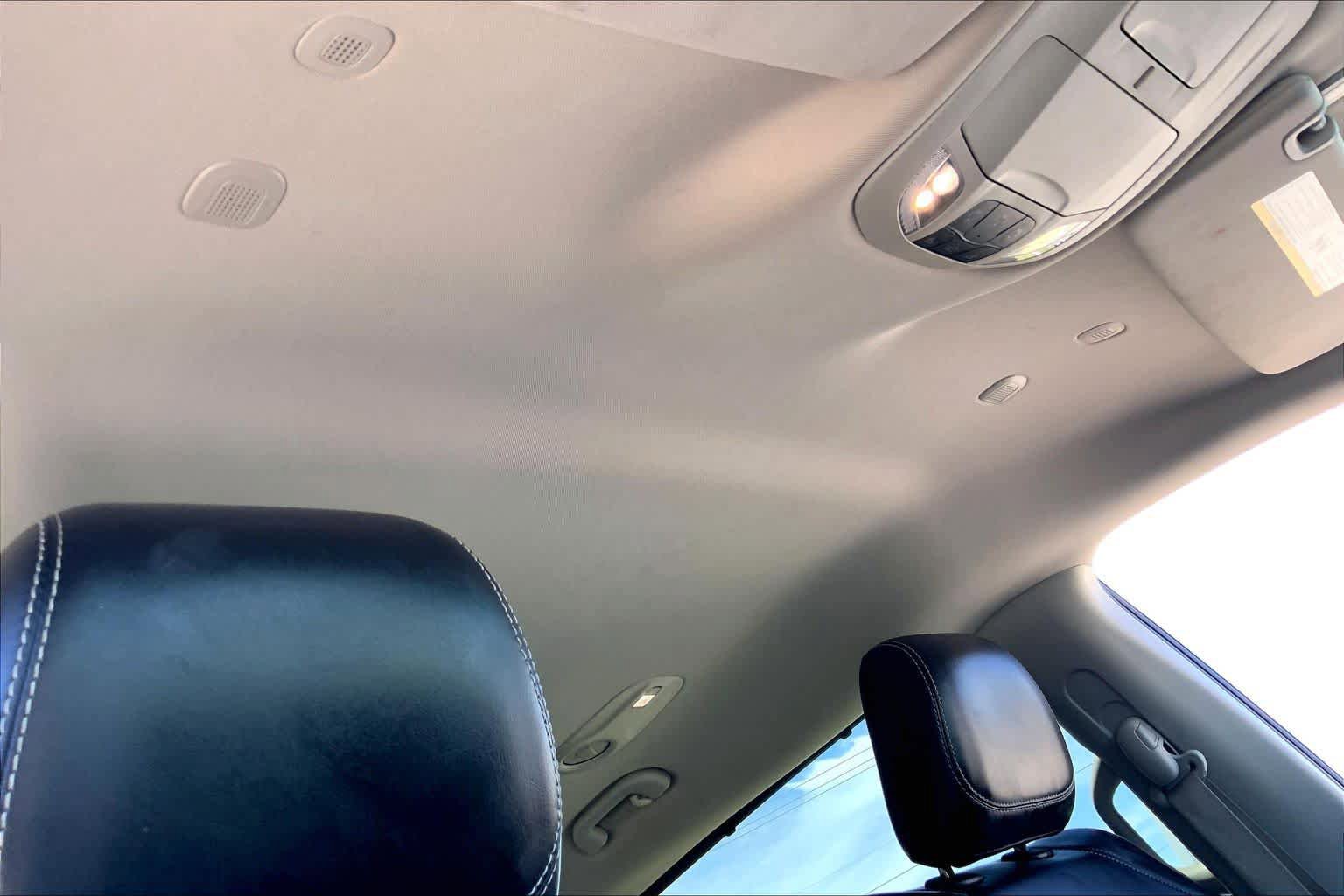 Used 2023 Chrysler Pacifica Touring-L FWD image 14