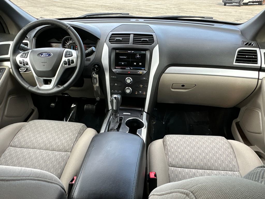 Used 2015 Ford Explorer XLT w/ Equipment Group 201A AWD/4WD image 17