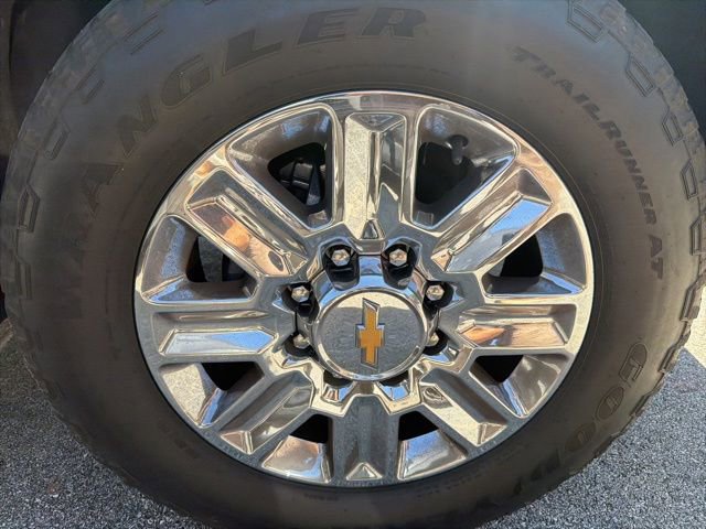 Used 2024 Chevrolet Silverado 2500 High Country w/ LPO, Dark Essentials Package AWD/4WD image 5