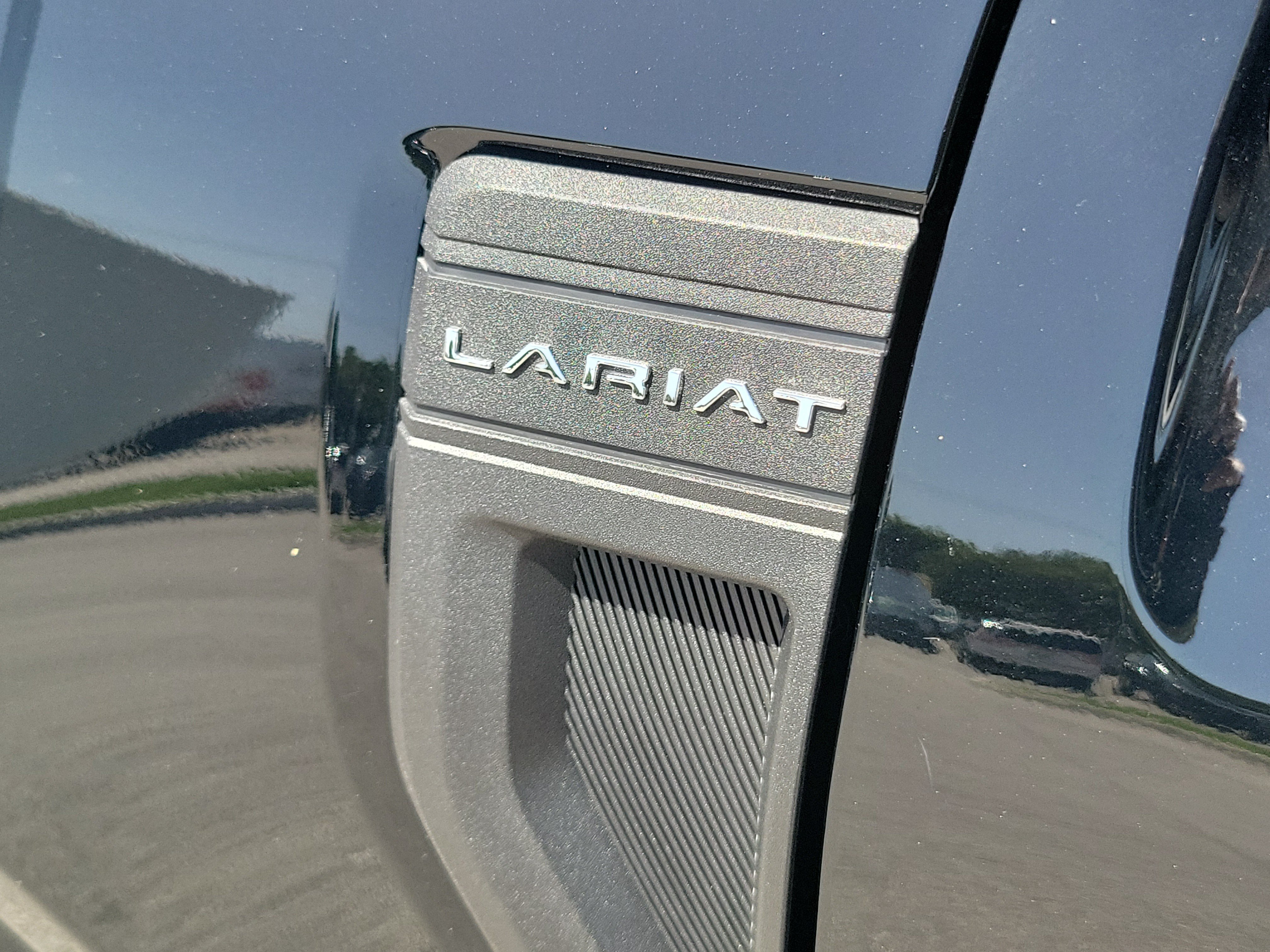 Used 2025 Ford Maverick Lariat w/ 4K Tow Package AWD/4WD image 30