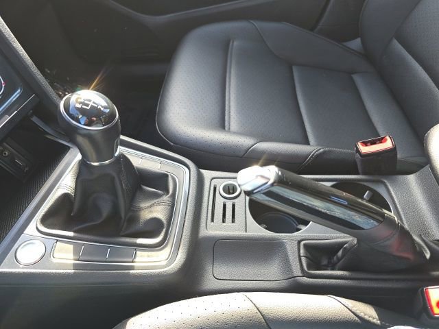 Used 2018 Volkswagen Golf SE image 36