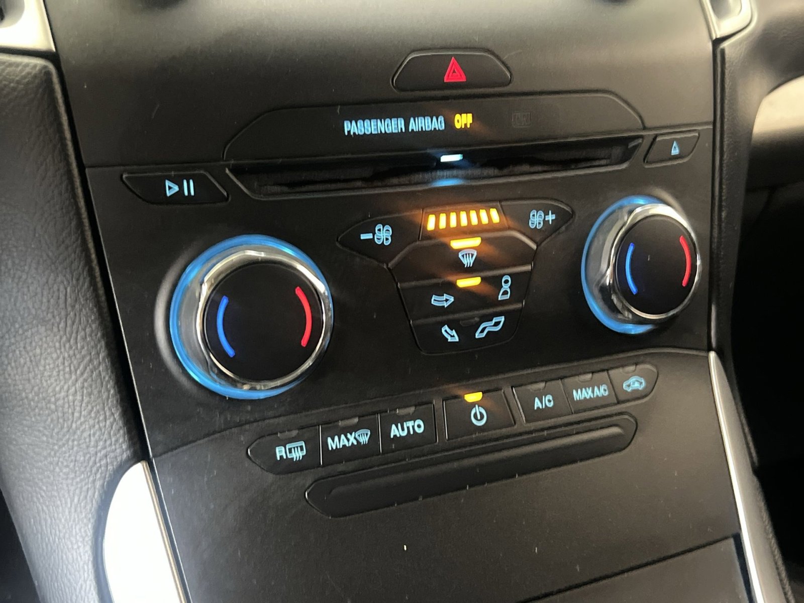 Used 2016 Ford Edge SEL image 24