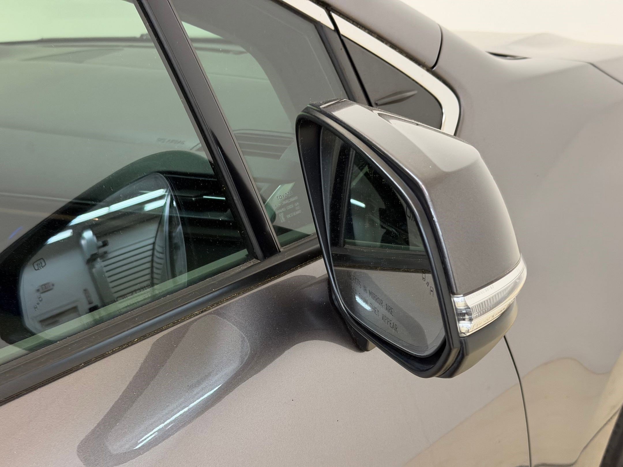 Used 2021 Toyota Sienna Limited image 21