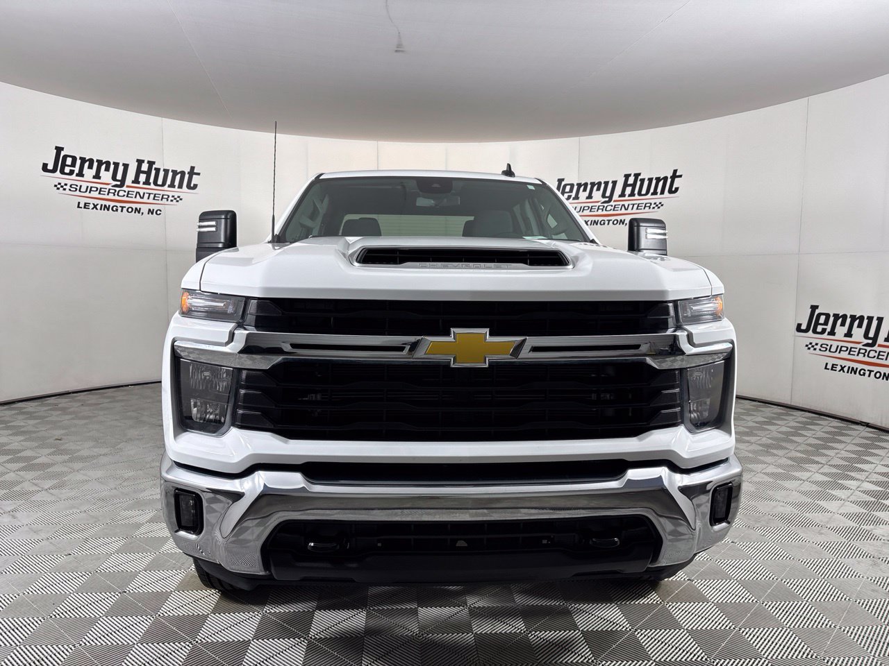 Used 2025 Chevrolet Silverado 2500 LT w/ Convenience Package AWD/4WD image 2